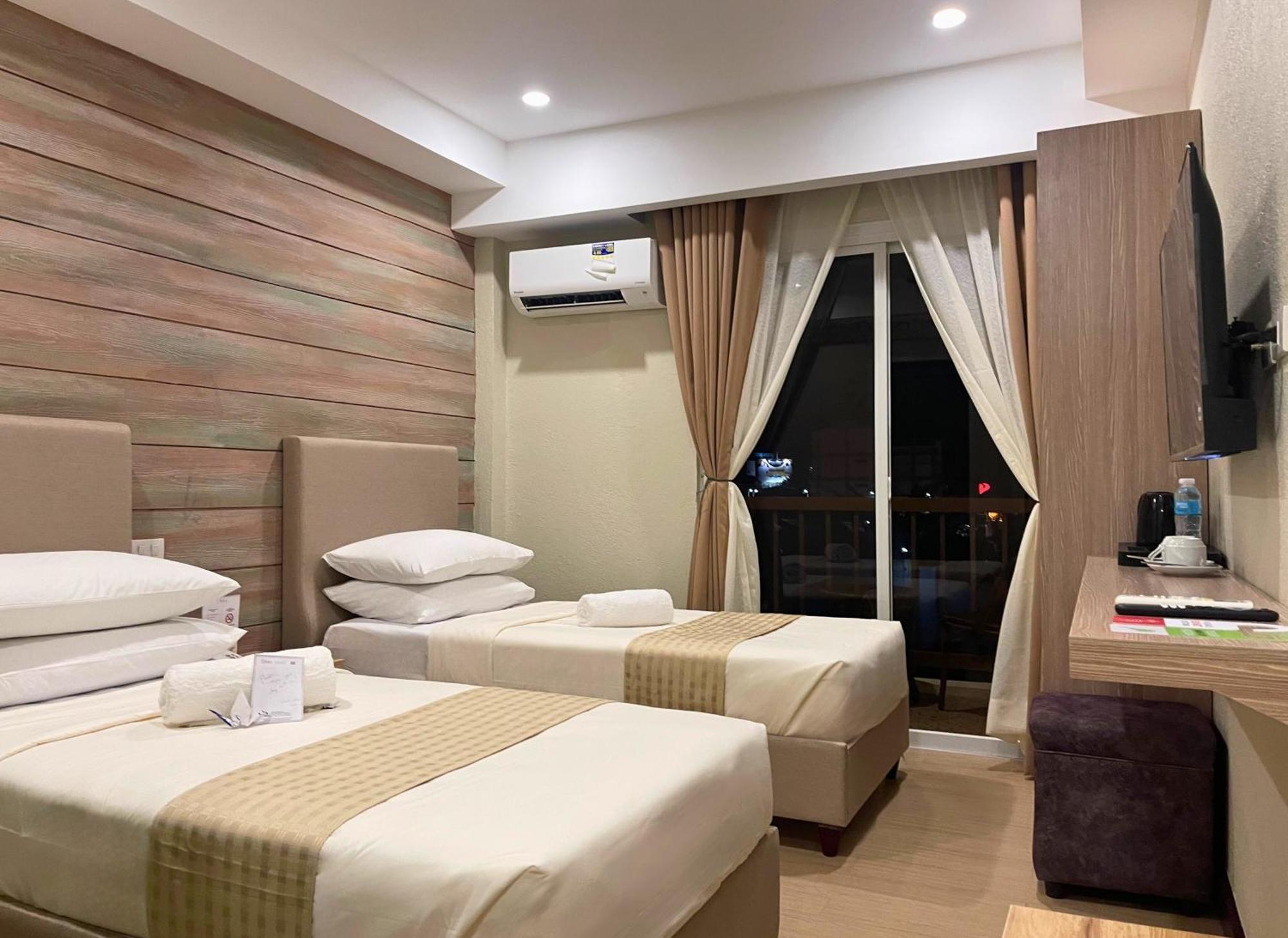 Sola Hotel Laoag Eksteriør bilde