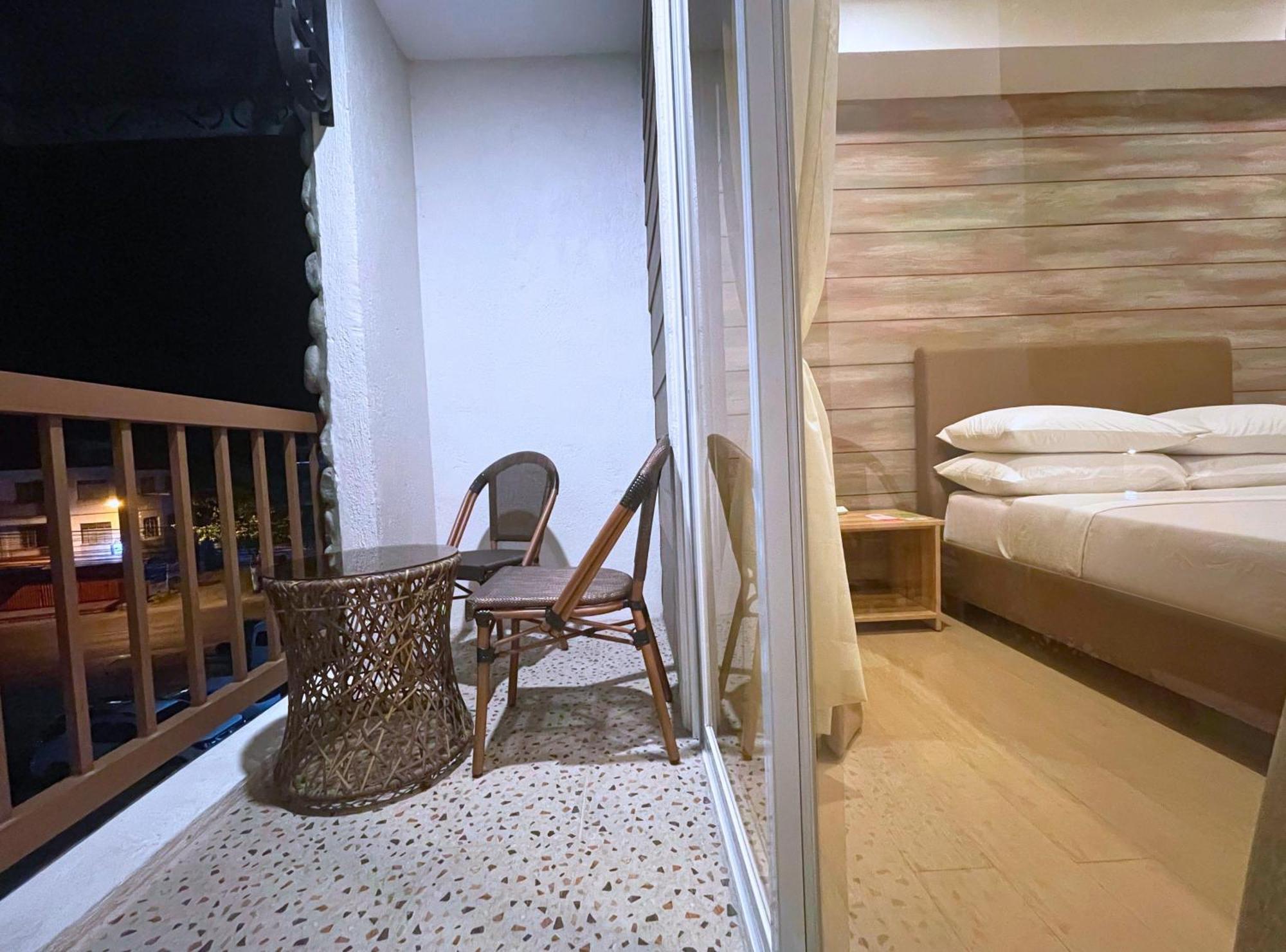 Sola Hotel Laoag Eksteriør bilde