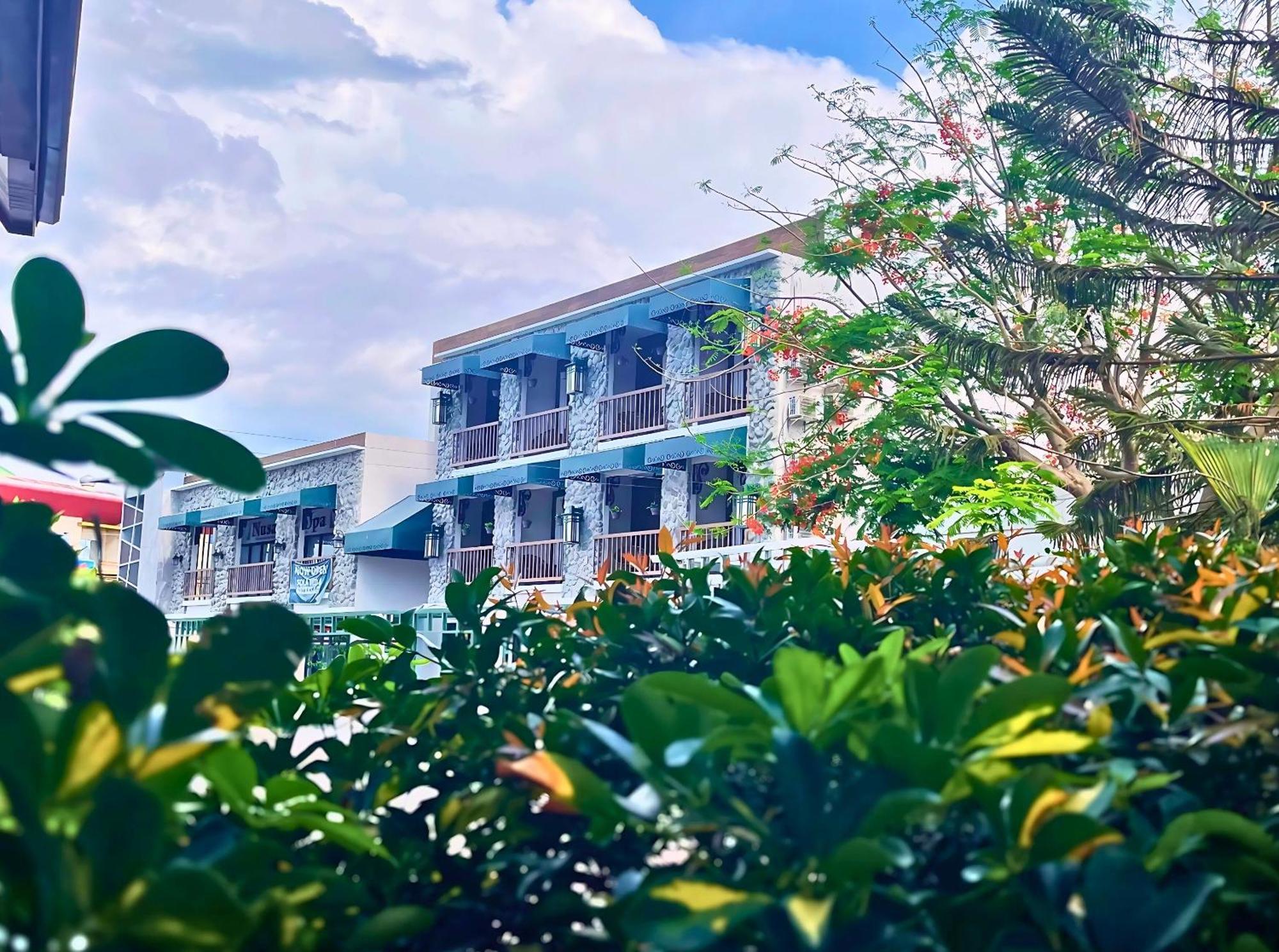 Sola Hotel Laoag Eksteriør bilde