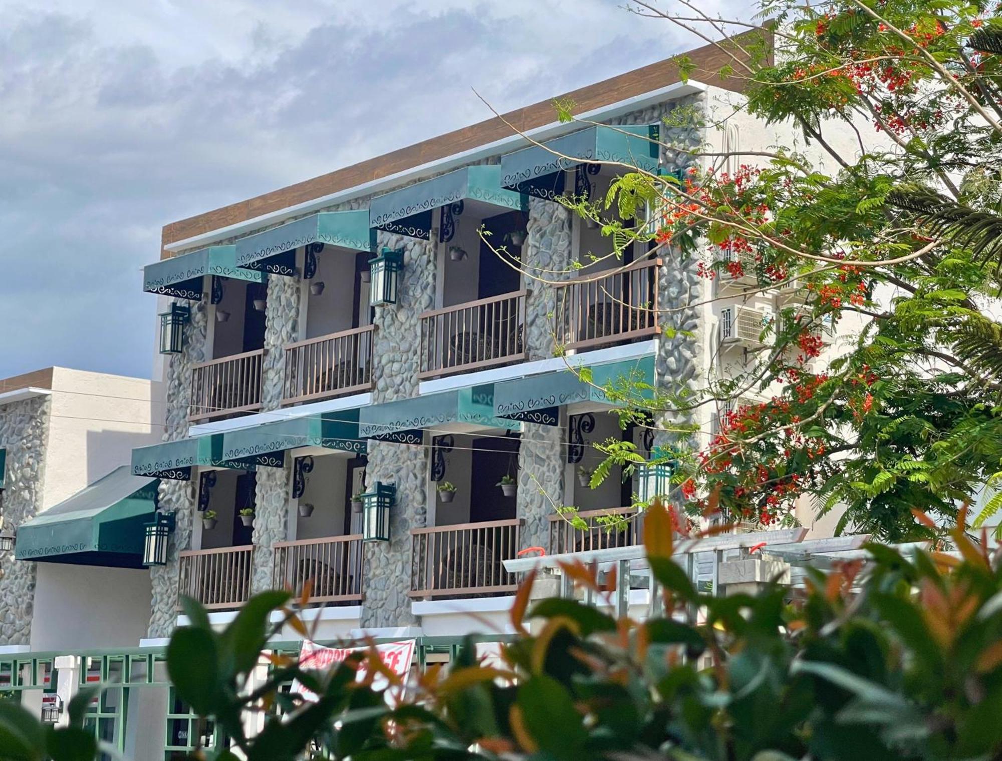 Sola Hotel Laoag Eksteriør bilde