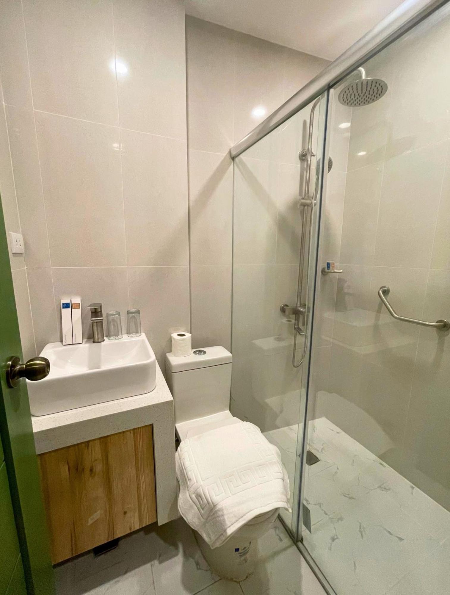 Sola Hotel Laoag Eksteriør bilde